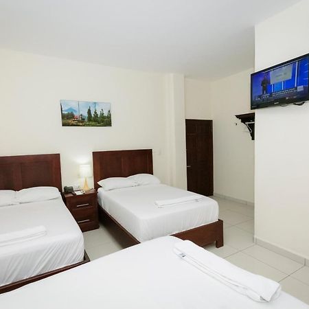 Hotel Mediterraneo Inn Santa Rosa de Lima Zewnętrze zdjęcie