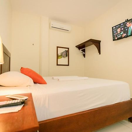 Hotel Mediterraneo Inn Santa Rosa de Lima Zewnętrze zdjęcie