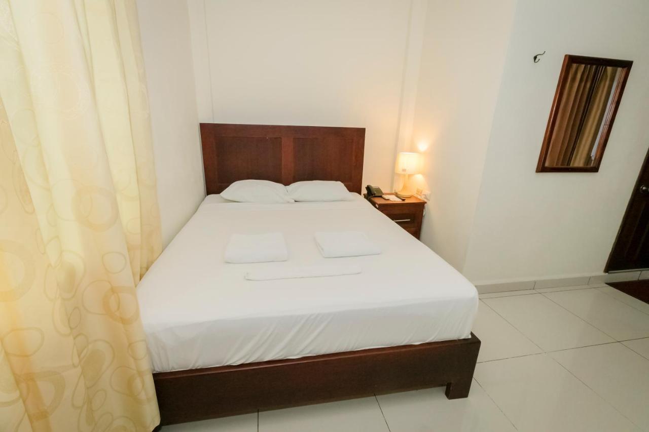 Hotel Mediterraneo Inn Santa Rosa de Lima Zewnętrze zdjęcie