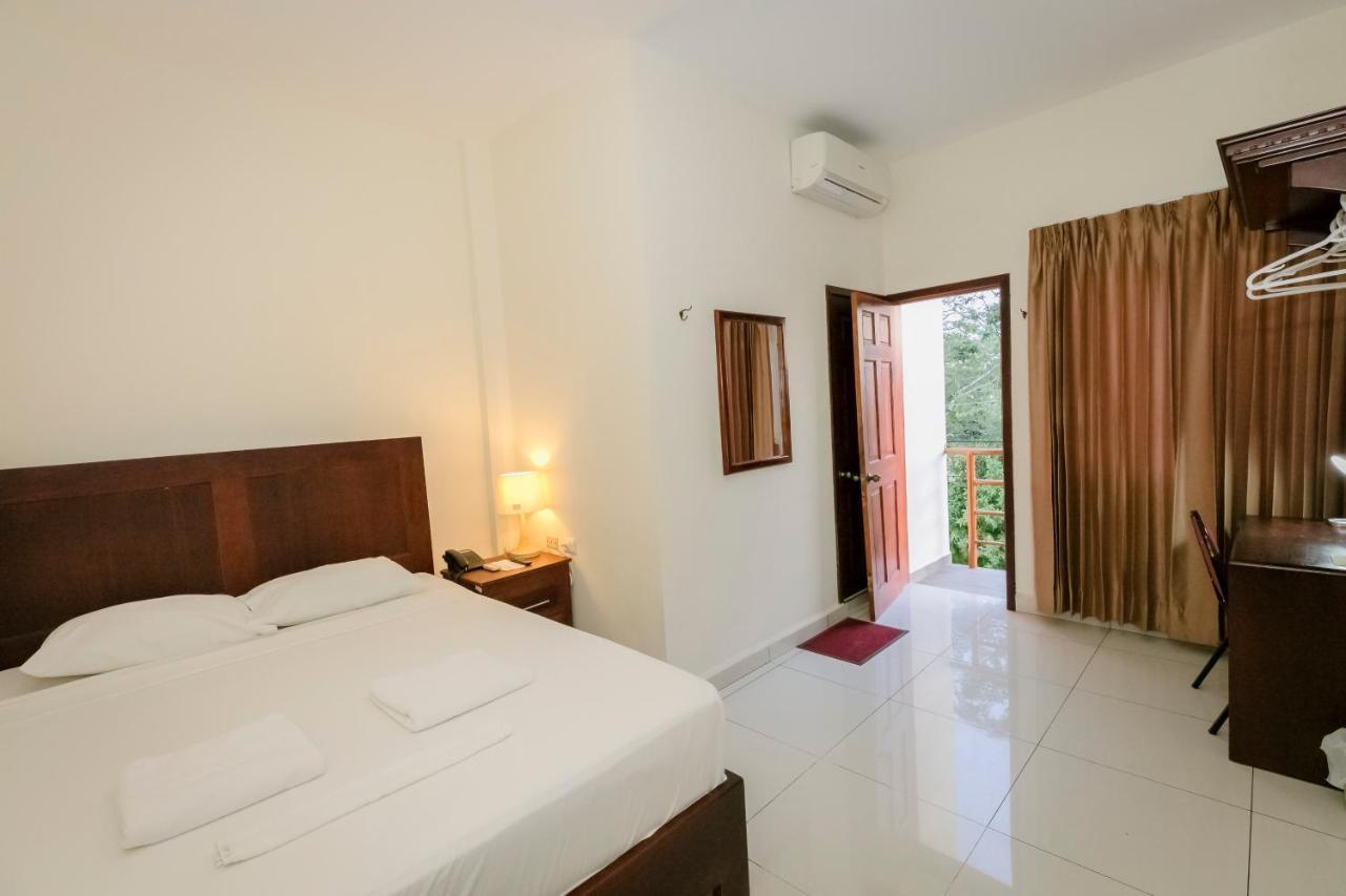 Hotel Mediterraneo Inn Santa Rosa de Lima Zewnętrze zdjęcie