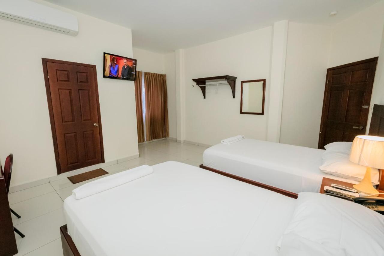 Hotel Mediterraneo Inn Santa Rosa de Lima Zewnętrze zdjęcie