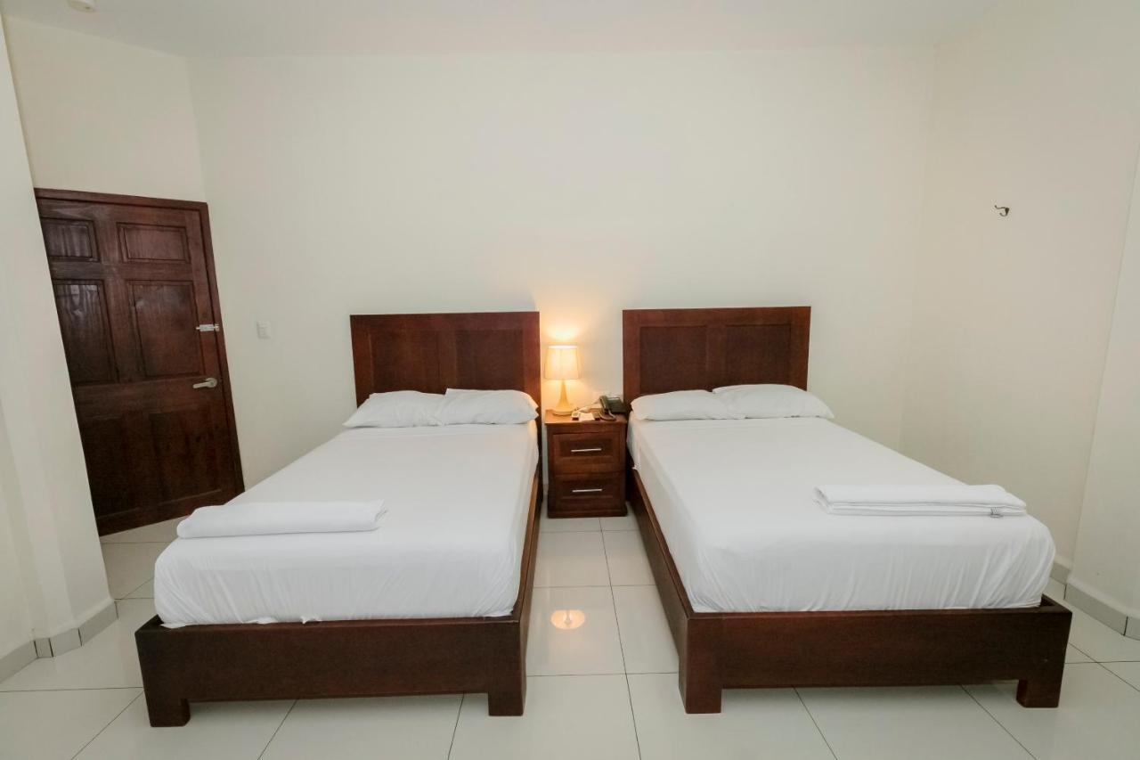 Hotel Mediterraneo Inn Santa Rosa de Lima Zewnętrze zdjęcie