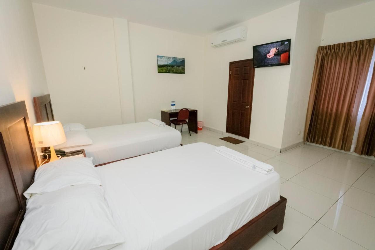 Hotel Mediterraneo Inn Santa Rosa de Lima Zewnętrze zdjęcie