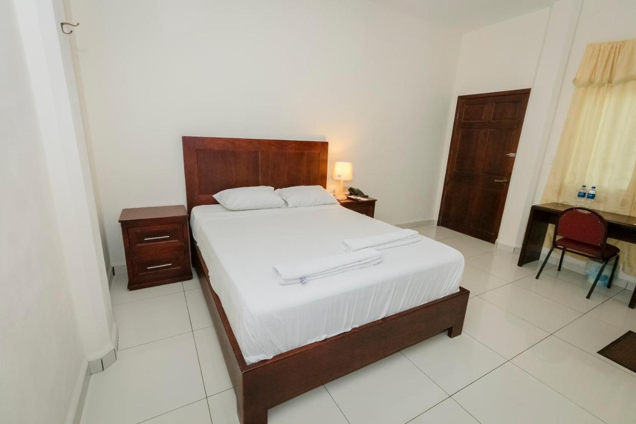 Hotel Mediterraneo Inn Santa Rosa de Lima Zewnętrze zdjęcie