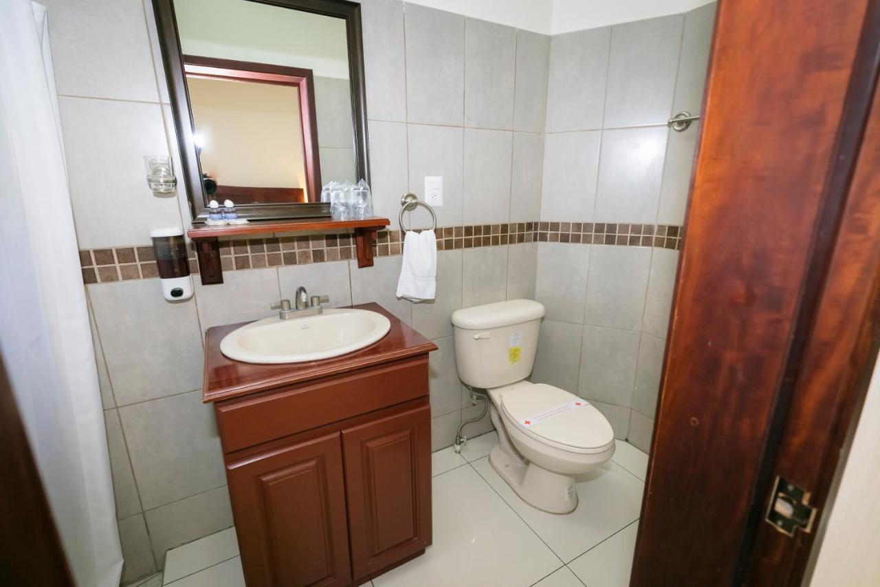 Hotel Mediterraneo Inn Santa Rosa de Lima Zewnętrze zdjęcie