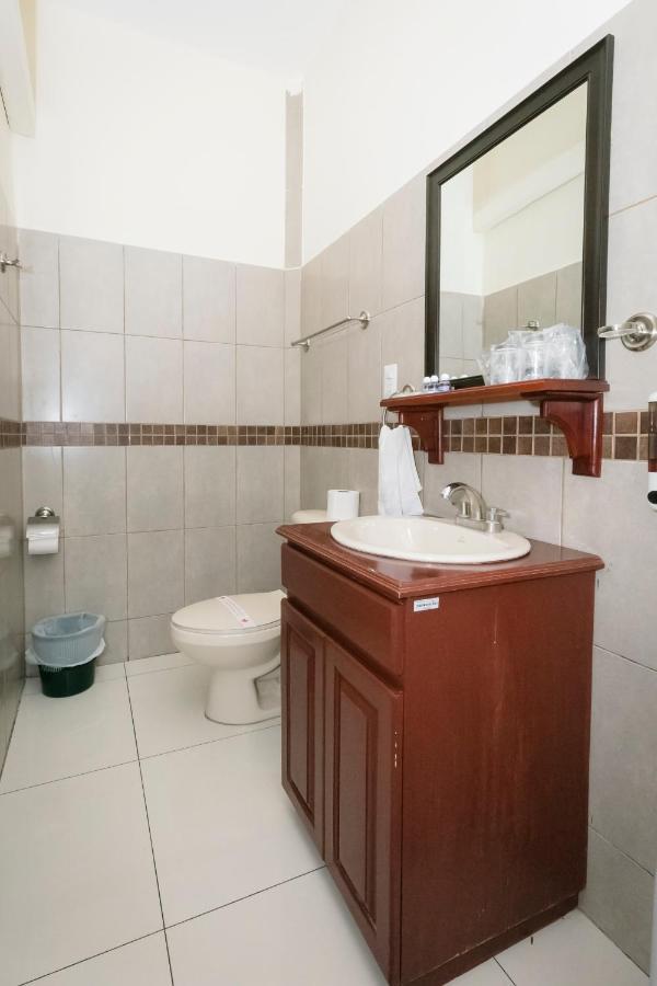 Hotel Mediterraneo Inn Santa Rosa de Lima Zewnętrze zdjęcie