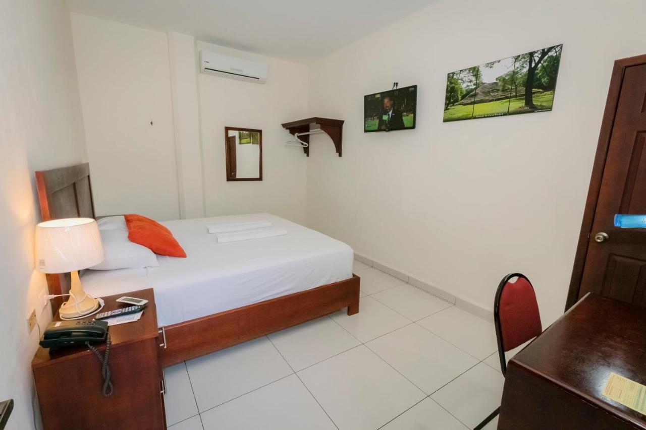 Hotel Mediterraneo Inn Santa Rosa de Lima Zewnętrze zdjęcie