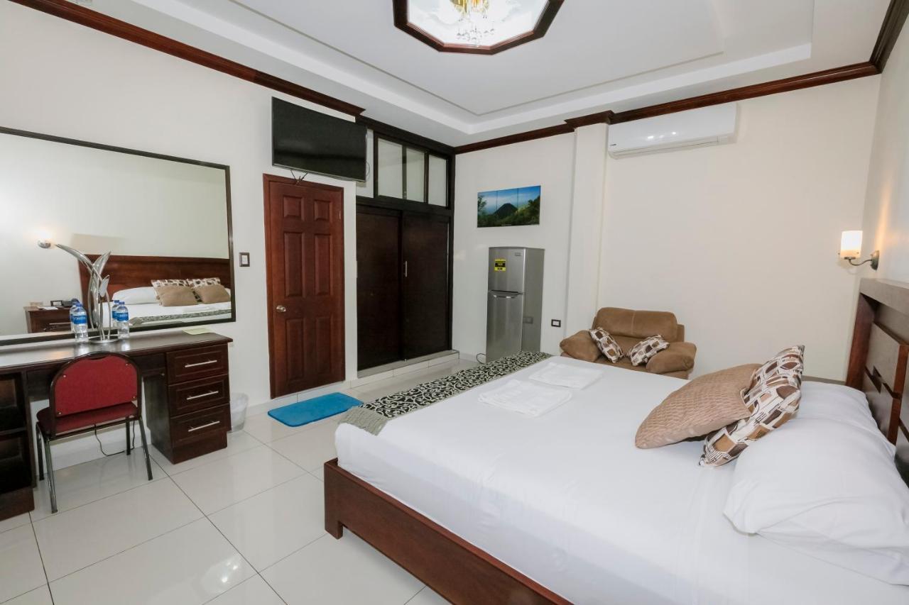 Hotel Mediterraneo Inn Santa Rosa de Lima Zewnętrze zdjęcie