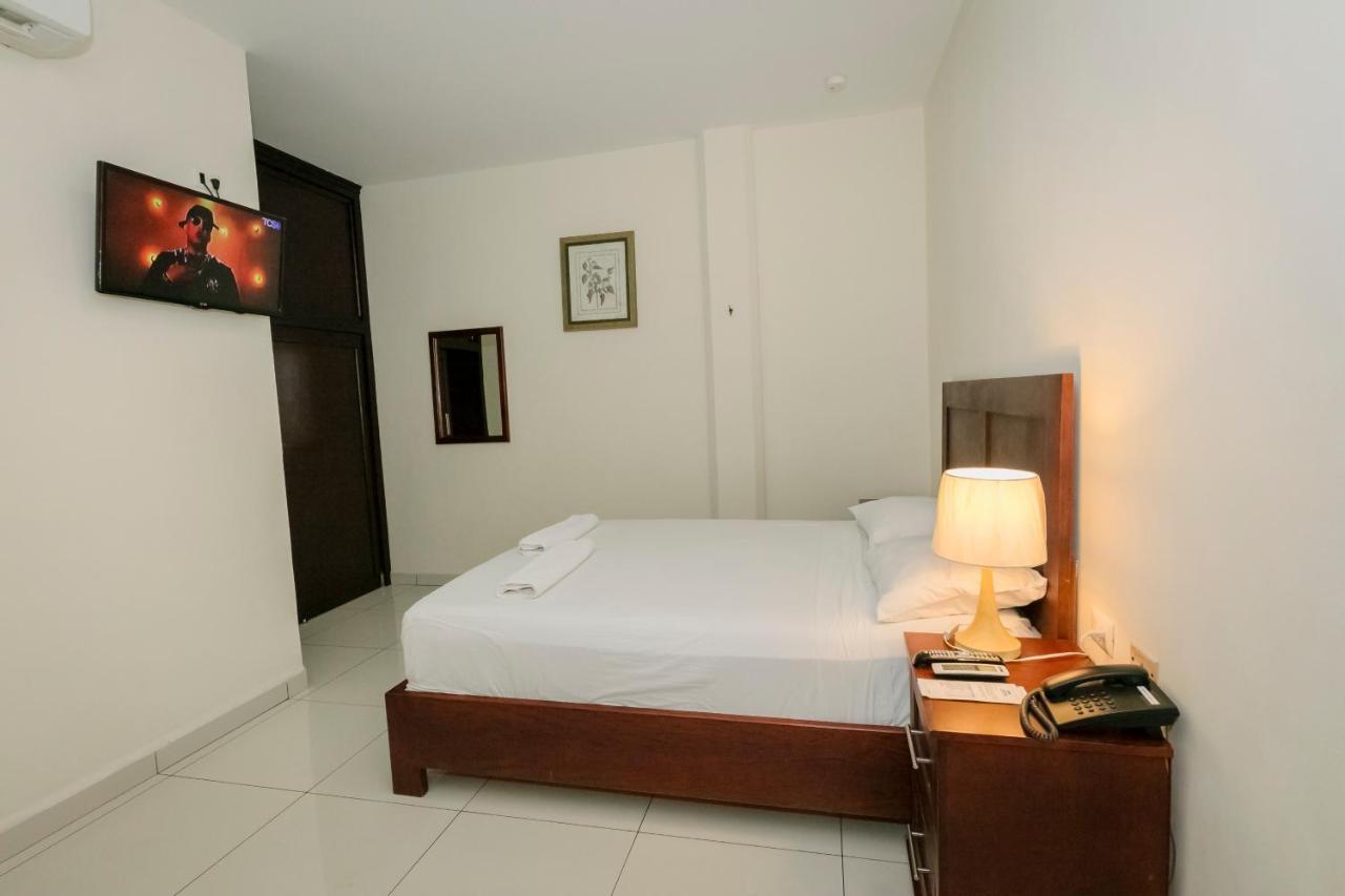Hotel Mediterraneo Inn Santa Rosa de Lima Zewnętrze zdjęcie