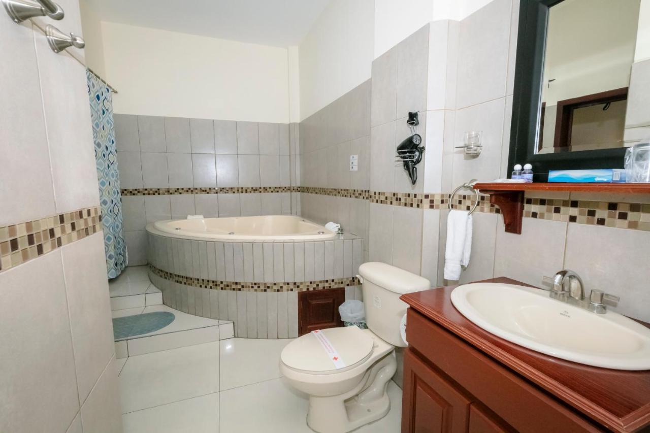Hotel Mediterraneo Inn Santa Rosa de Lima Zewnętrze zdjęcie