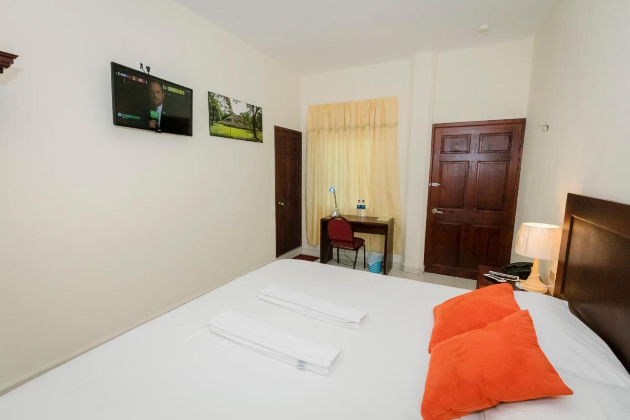 Hotel Mediterraneo Inn Santa Rosa de Lima Zewnętrze zdjęcie