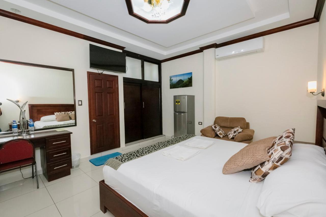 Hotel Mediterraneo Inn Santa Rosa de Lima Zewnętrze zdjęcie