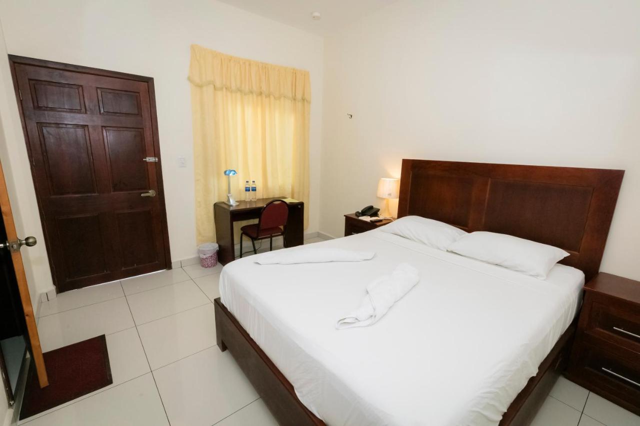 Hotel Mediterraneo Inn Santa Rosa de Lima Zewnętrze zdjęcie