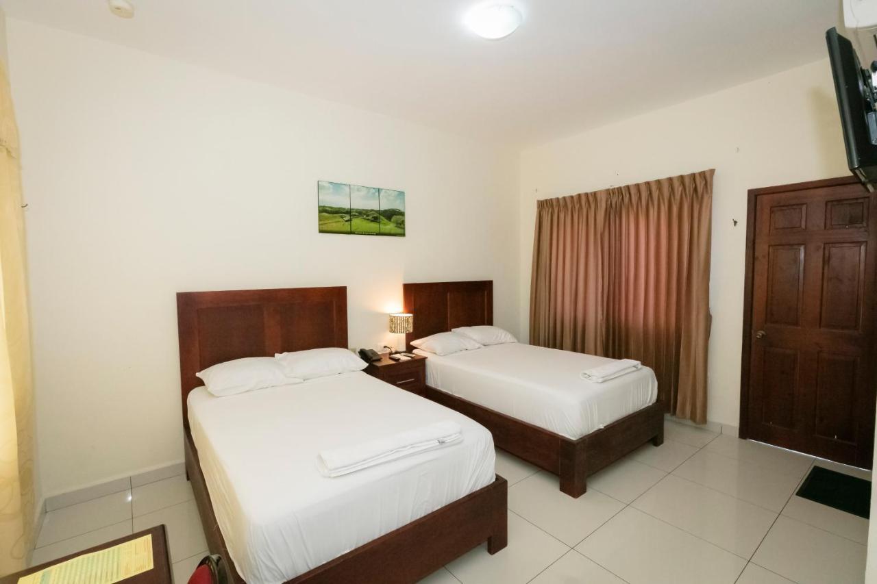 Hotel Mediterraneo Inn Santa Rosa de Lima Zewnętrze zdjęcie